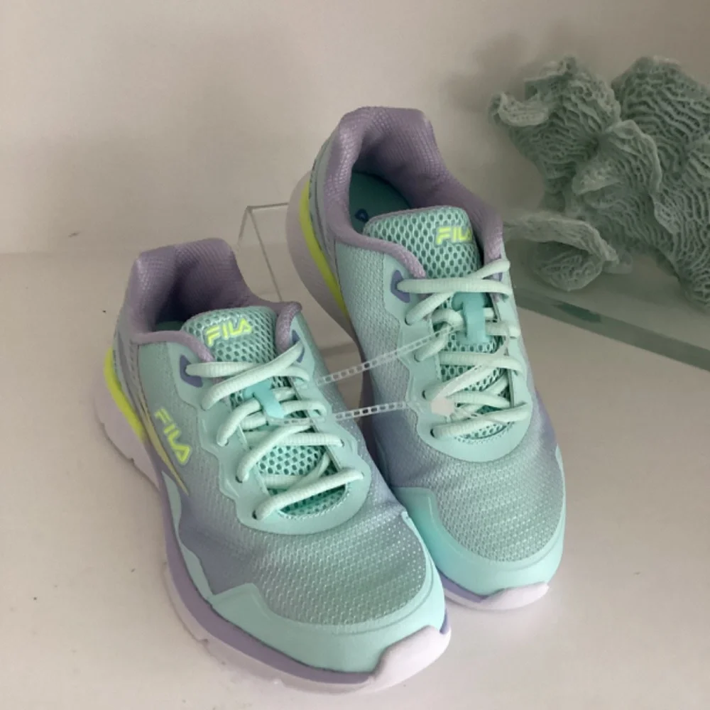 NWT FILA AQUA/ PURPLE SNEAKERS TENNIS SHOES RUNNING SHOES SZ 6